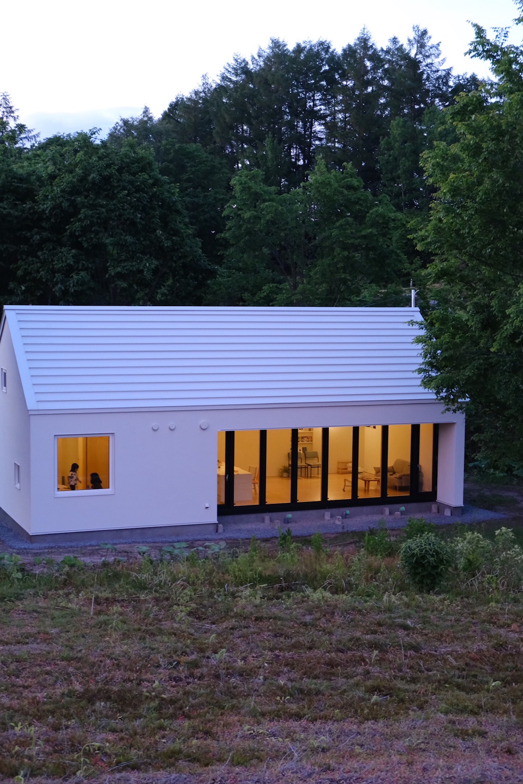 muu. cottage surrounded by open sky